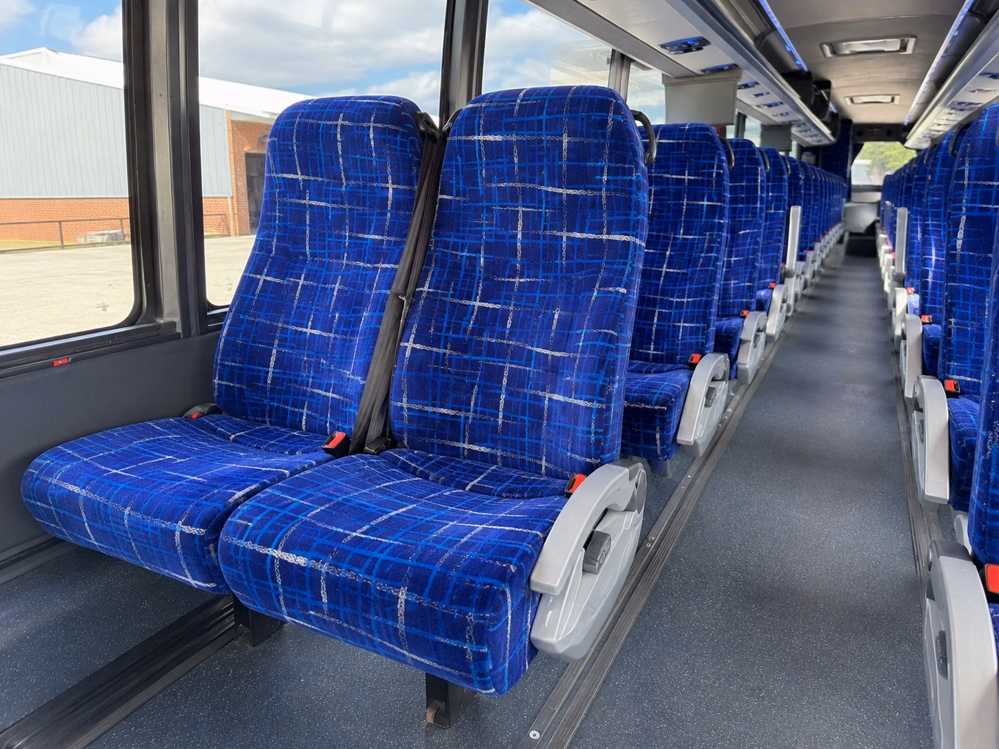 shuttle guests between lawton ceremony and reception venues without the stress